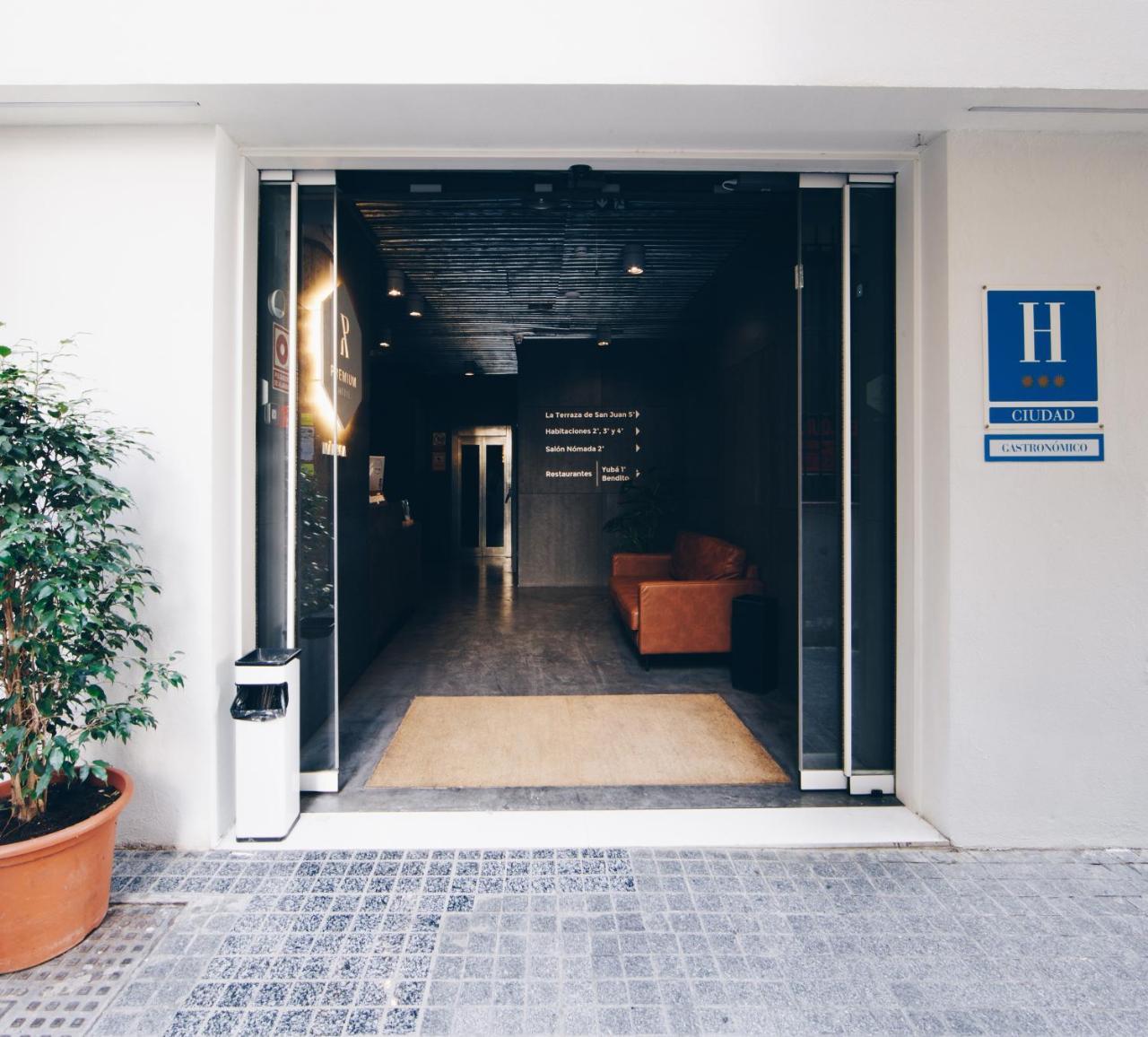 Premium Hotell 3*